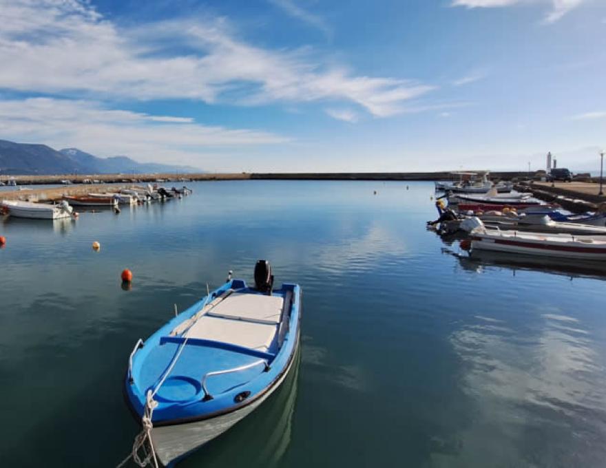 ΛΙΜΑΝΙ ΧΙΛΙΑΔΟΥΣ0