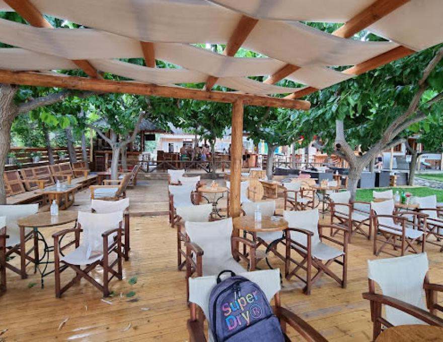 CAMORA BEACH BAR2