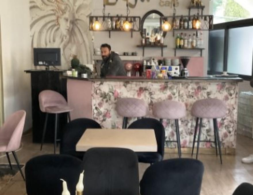 DEJA VU CAFE4