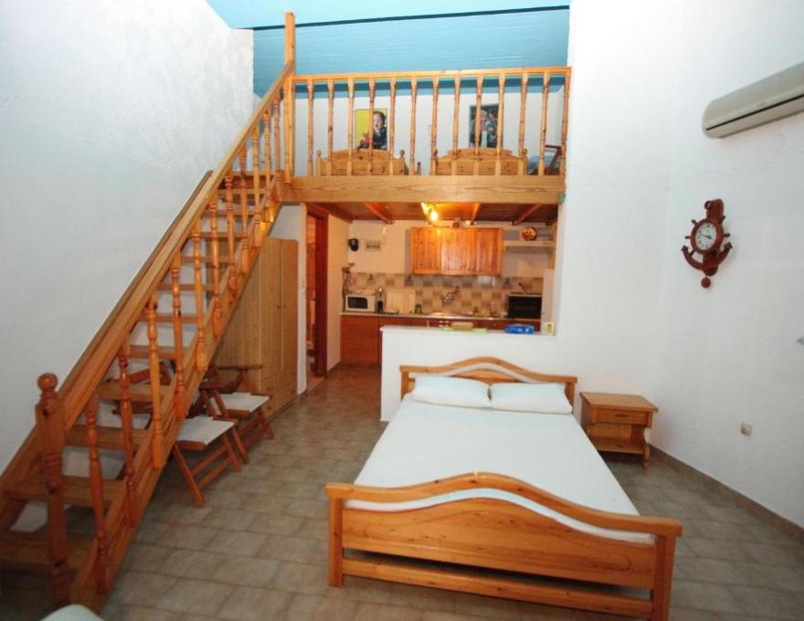 FOINIKAS ROOMS2
