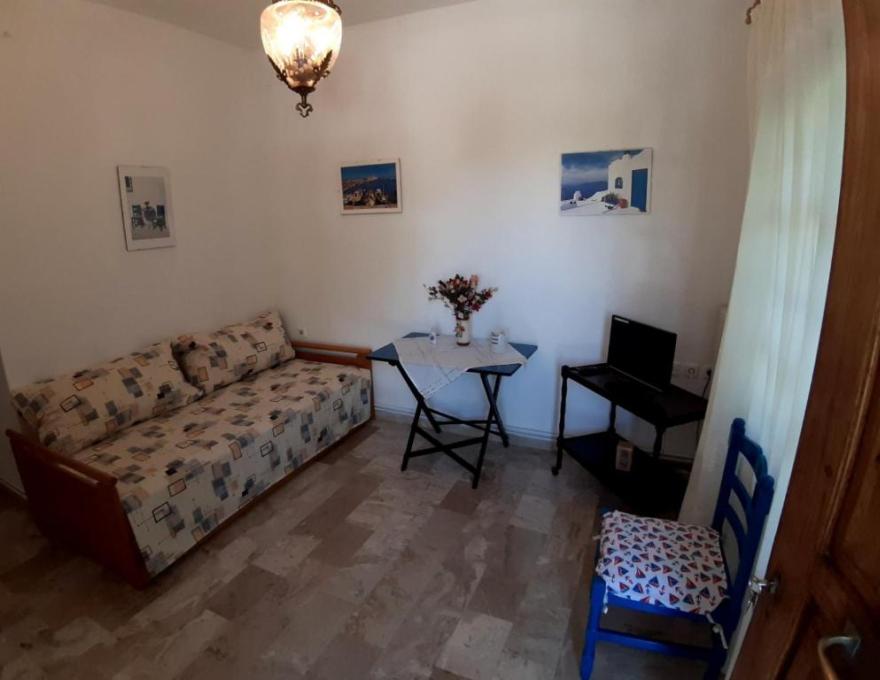 GLYFADA’S FAMILY APARTMENT4