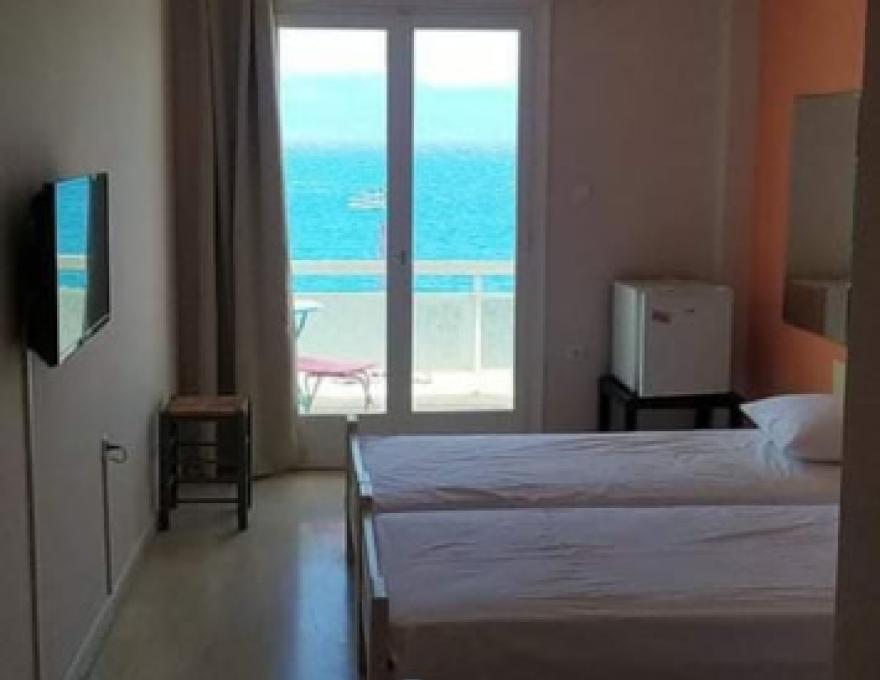 ROOMS ROMEOS ERATINI1