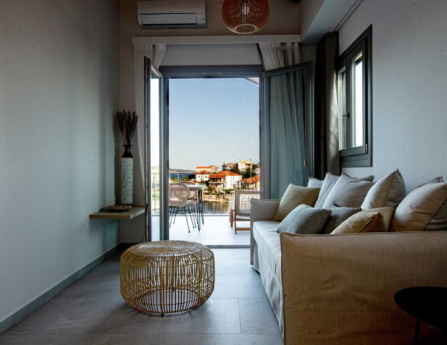 TRIZONIA MARE SUITES0