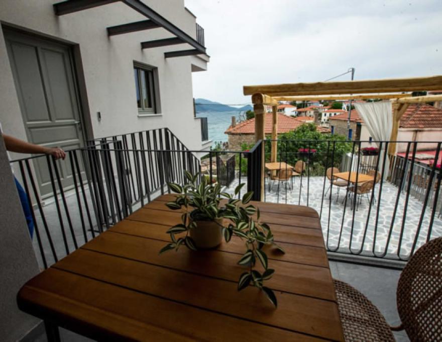 TRIZONIA MARE SUITES3